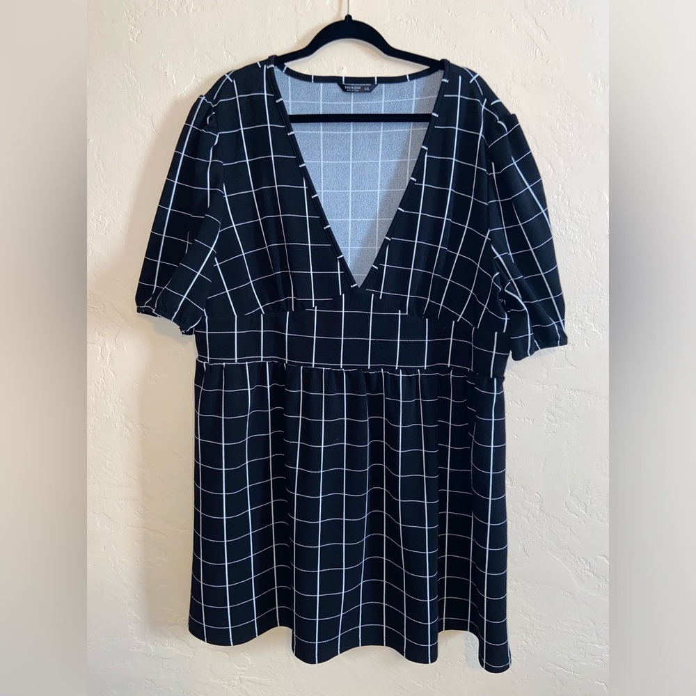 Black & White Grid Patterned A-Line Dress w/ 3/4 Length Sleeves